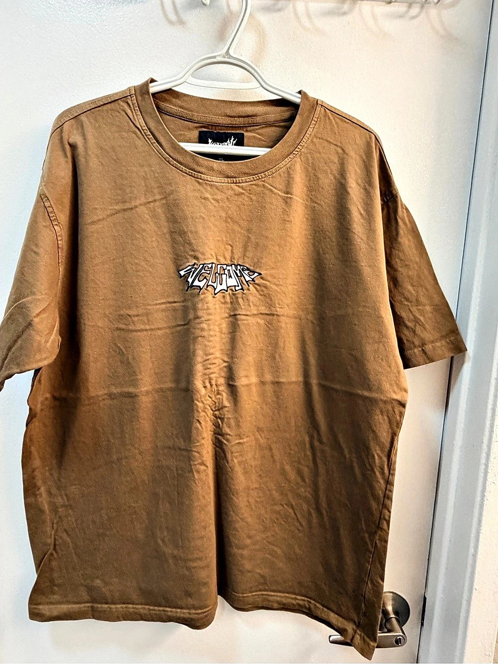 Welcome Graphic Tee in Brown Size Medium